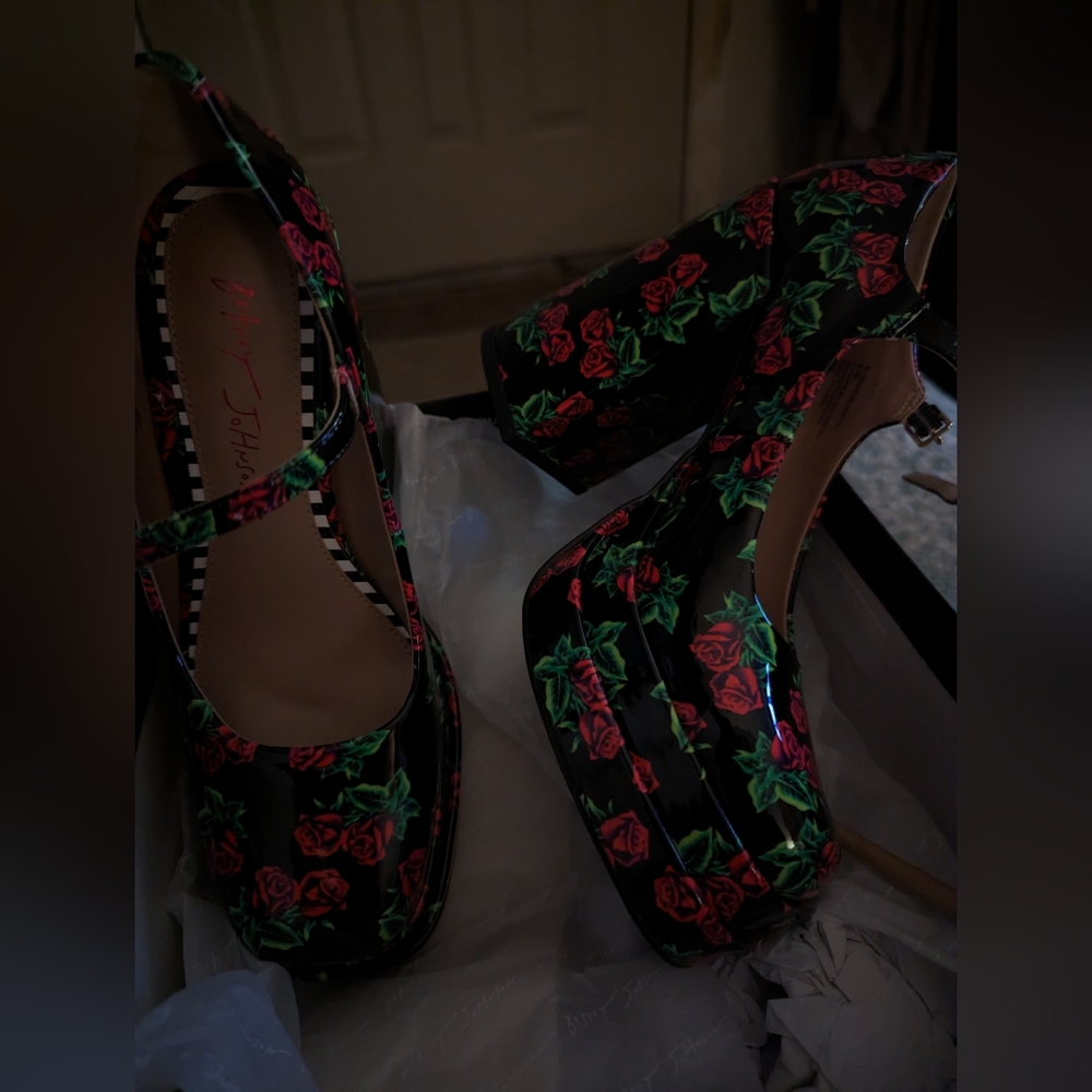 Betsy Johnson chunk heel